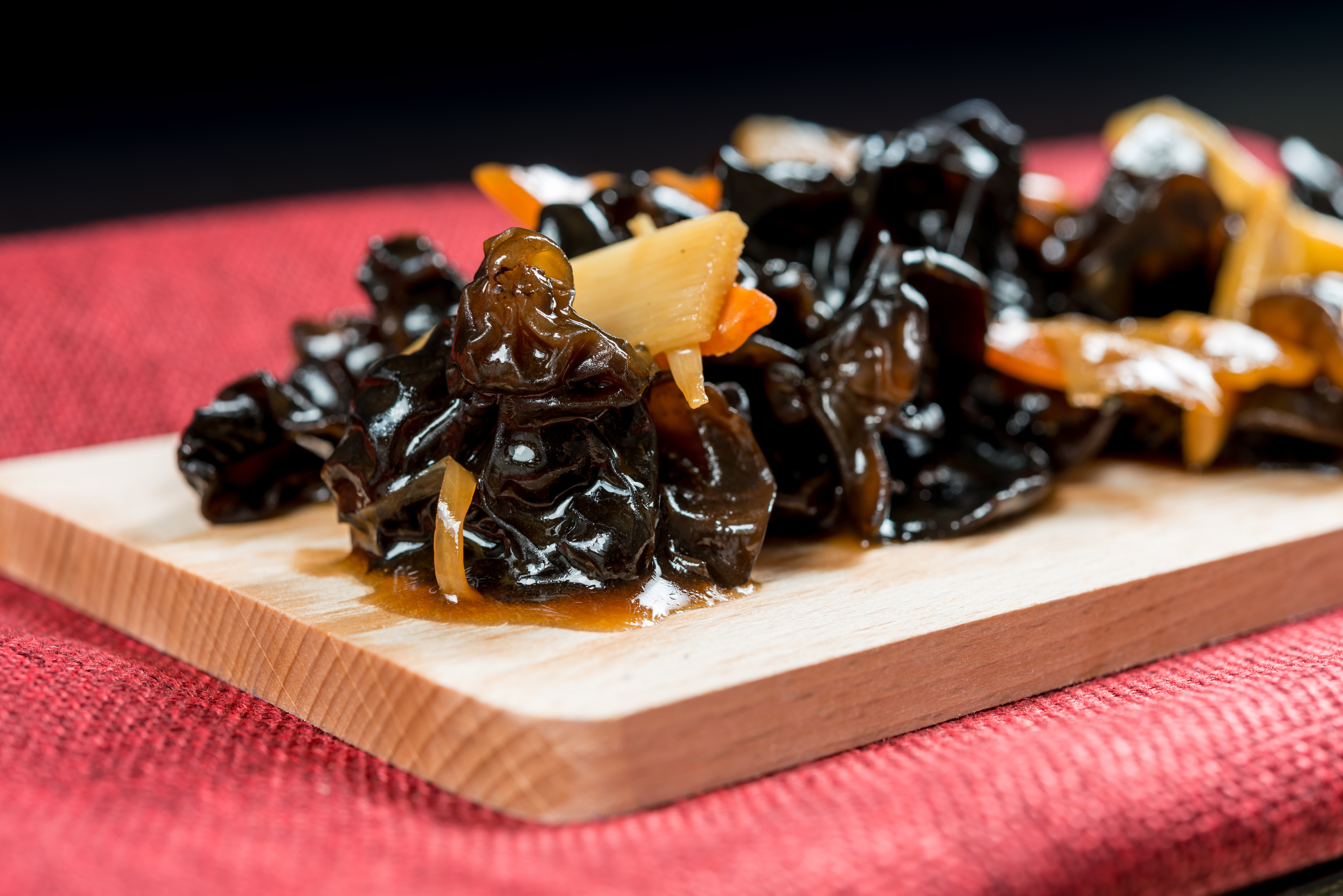 Chinese cuisine Black Fungus and carrot mix